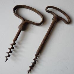 Deux tire-bouchons anciens vin vignes