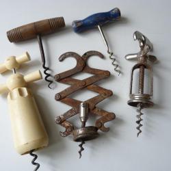 Cinq tire-bouchons anciens vin vignes