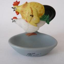 Baguier porcelaine souvenir de Nice  Le Coq entreprenant  érotisme
