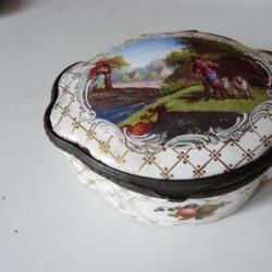 Boite romantique émaillée Napoléon III Antiquités