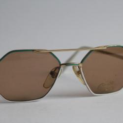 Ancienne paire de lunettes de soleil enfant