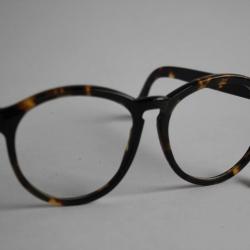 Ancienne paire de lunettes optique vintage