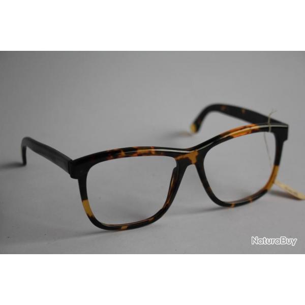Ancienne paire de lunettes optique vintage