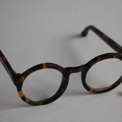 Ancienne paire de lunettes optique vintage