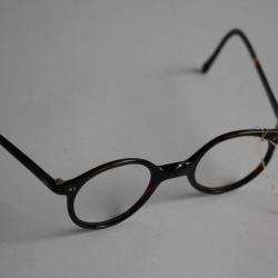 Ancienne paire de lunettes optique vintage