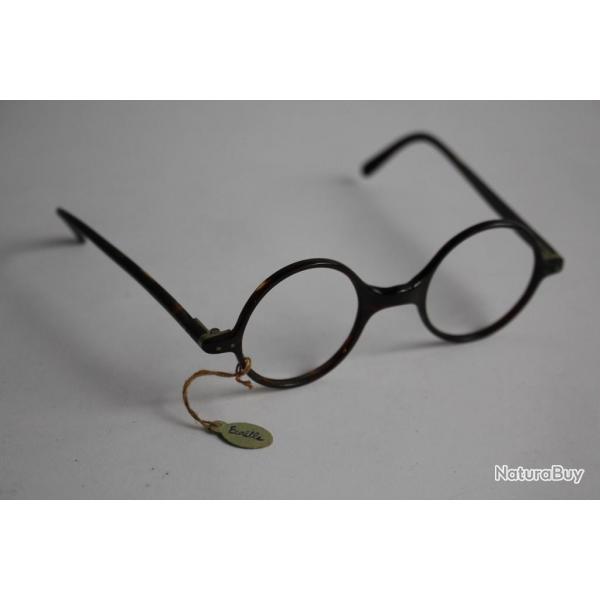 Ancienne paire de lunettes optique vintage