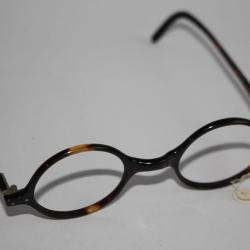 Ancienne paire de lunettes optique vintage