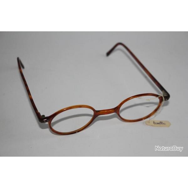 Ancienne paire de lunettes optique vintage