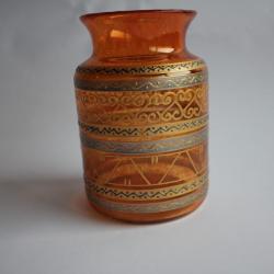 Vase oriental a décor en application