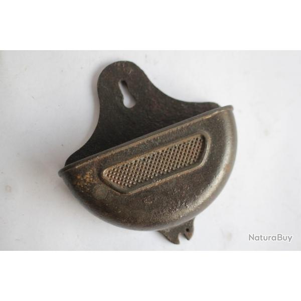 Ancien pyrogne mural fonte