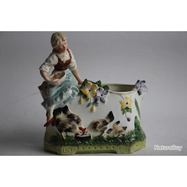 Porte bouquet Porcelaine biscuit Scne de ferme