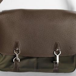 LOUIS VUITTON Sac Dersou Messenger cuir Taïga
