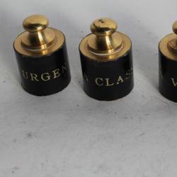 Trois Presse-papiers Poids Courrier Urgent / A classer / A voir