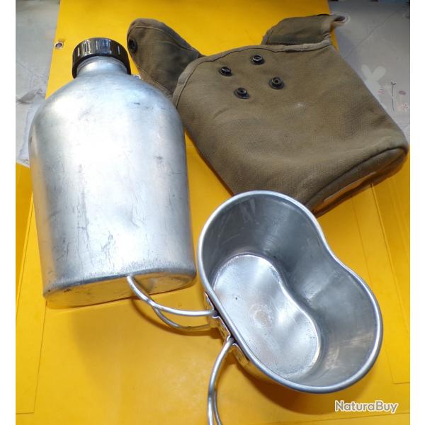GOURDE MILITAIRE DE L'ARMEE FRANCAISE AVEC SON QUART  ET SA HOUSSE  , BON ETAT  VOIR PHOTOS .POUR TO