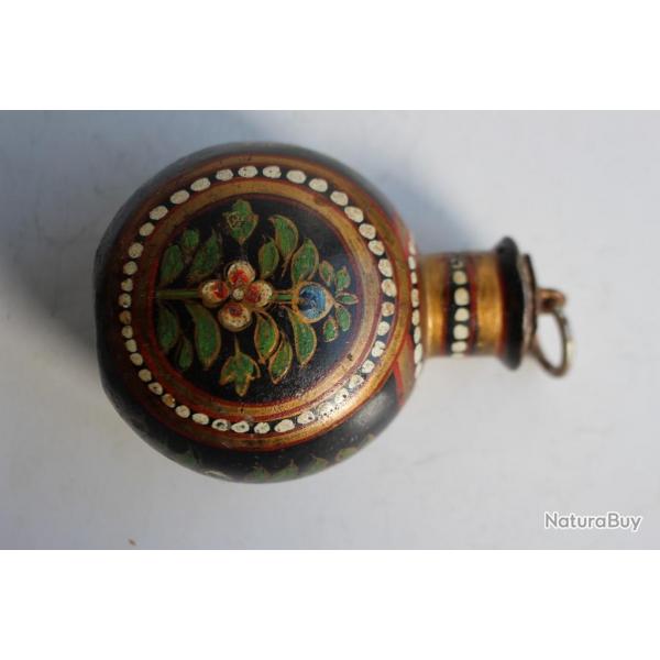 Ancien flacon mtal peint Indes