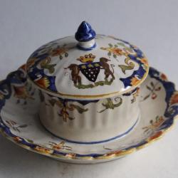 Beurrier Armoiries du Mont saint Michel faïence de Desvres