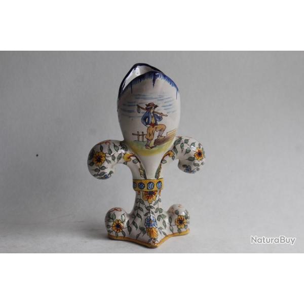 Ancien vase cramique Fleur de lys Bretagne Quimper