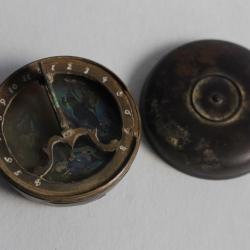 Cadran solaire de poche antique