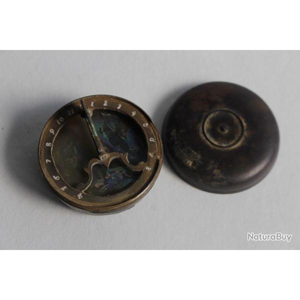 Cadran solaire de poche antique