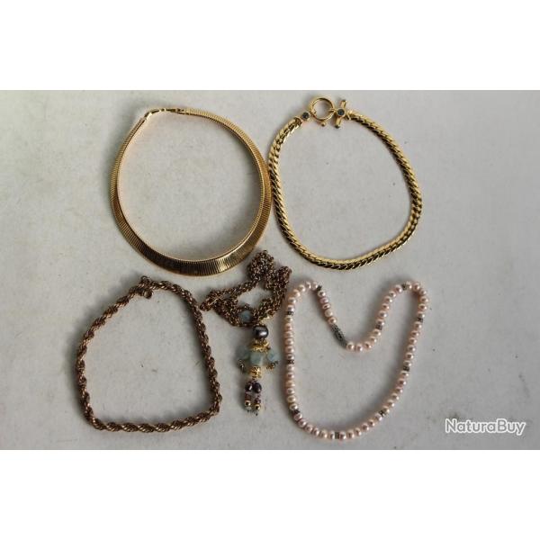 Cinq colliers fantaisie bijoux