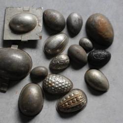 Anciens moules OEufs chocolat pâtisserie cuisine