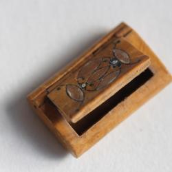 Boite à priser miniature bois poupée Art populaire