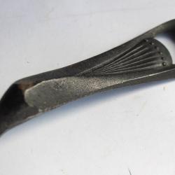 Décapsuleur design fonte de fer 1950