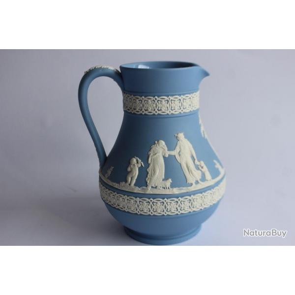 Pichet a lait porcelaine de Wedgwood 1957