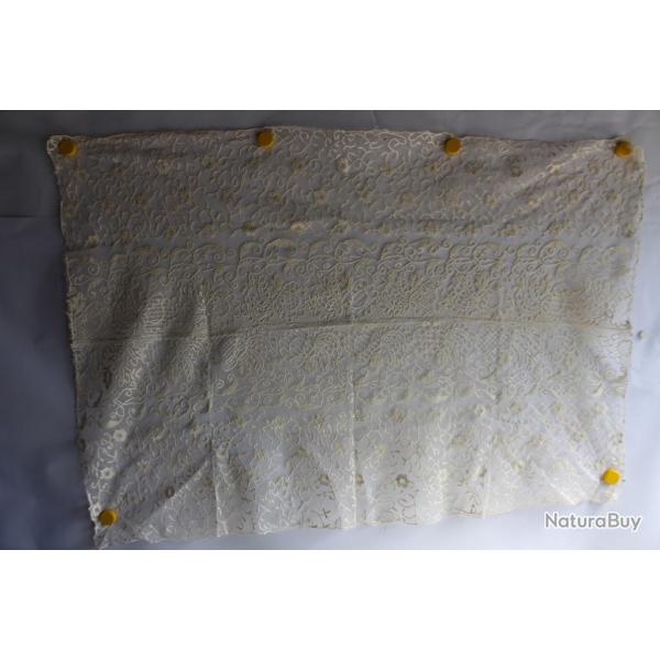 Ancienne pice de broderie en dentelle