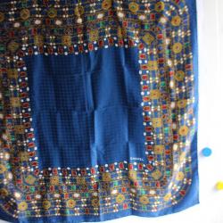 CHANEL Foulard soie bleu marine mode luxe