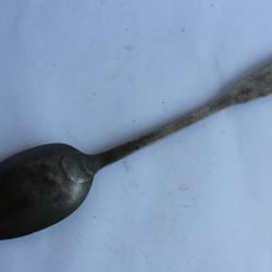 Ancienne cuillère a ragoût étain Art populaire