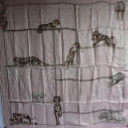 CARTIER Foulard soie rose Panthères