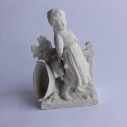 Porcelaine biscuit Soliflore fillette