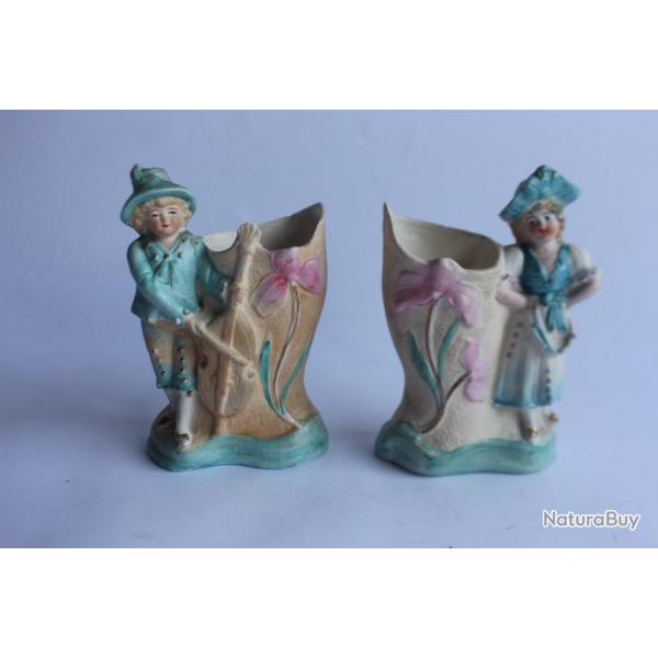 Porcelaine biscuit paire de vases