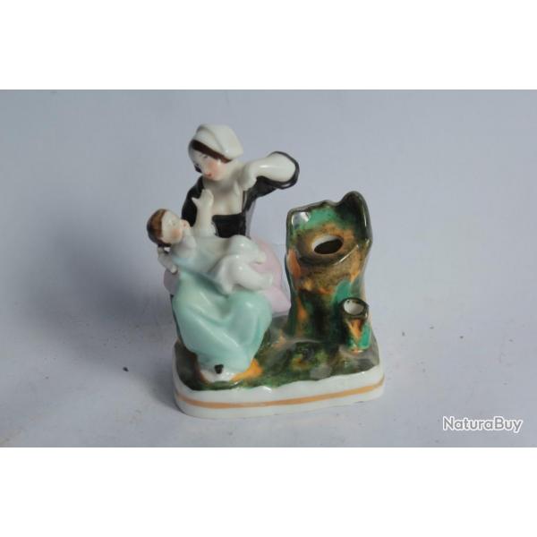 Encrier figuratif porcelaine Vieux Paris Paysanne  l'enfant