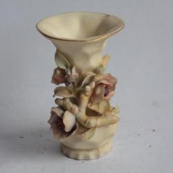 Petit vase porcelaine Rudolstadt Volkstedt