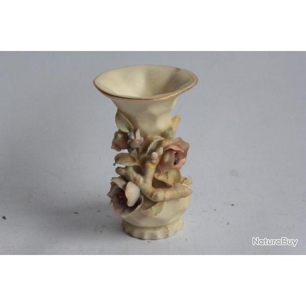 Petit vase porcelaine Rudolstadt Volkstedt