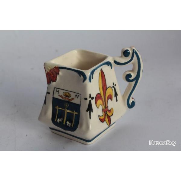 Ancien pot  crme cramique armoiries Pau