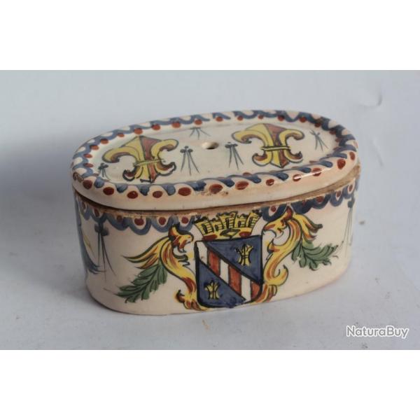 Boite dvidoir faence de Rouen Blois Fleurs de lys Broderie couture