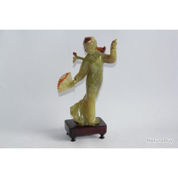Figurine agate sculpte Femme  l'ventail Chine