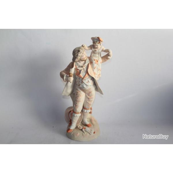 Grand sujet Petite fille Poupe porcelaine biscuit polychrome