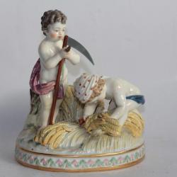 MEISSEN Figurine porcelaine Chérubins coupant du blé