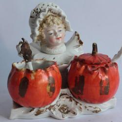 Service à condiments Salière Petite fille porcelaine XIXe siècle