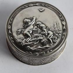 Petite boite à poudre argent massif Angelots Amours