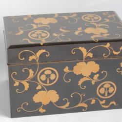 Boite bois laqué Tebako Japon Meiji Family crest
