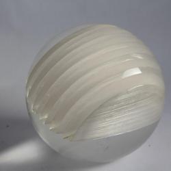 Porte courrier sphère lucite Design