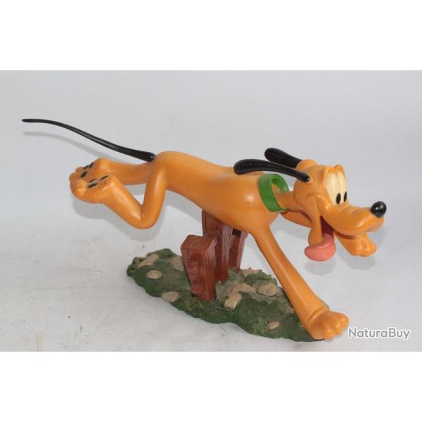 Figurine Chien Pluto Walt Disney Pluto jumping over fence