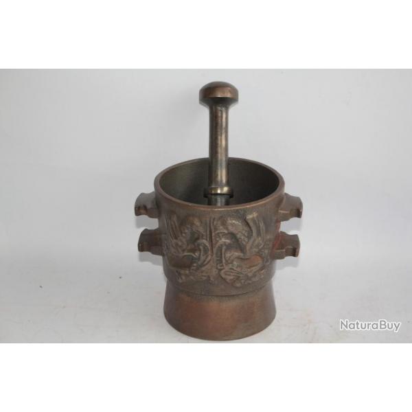 Ancien mortier fonte Griffons Apothicaire Pharmacie