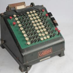Ancienne machine à calculer Gardner