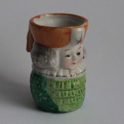 Petit pot à crème porcelaine anthropomorphe